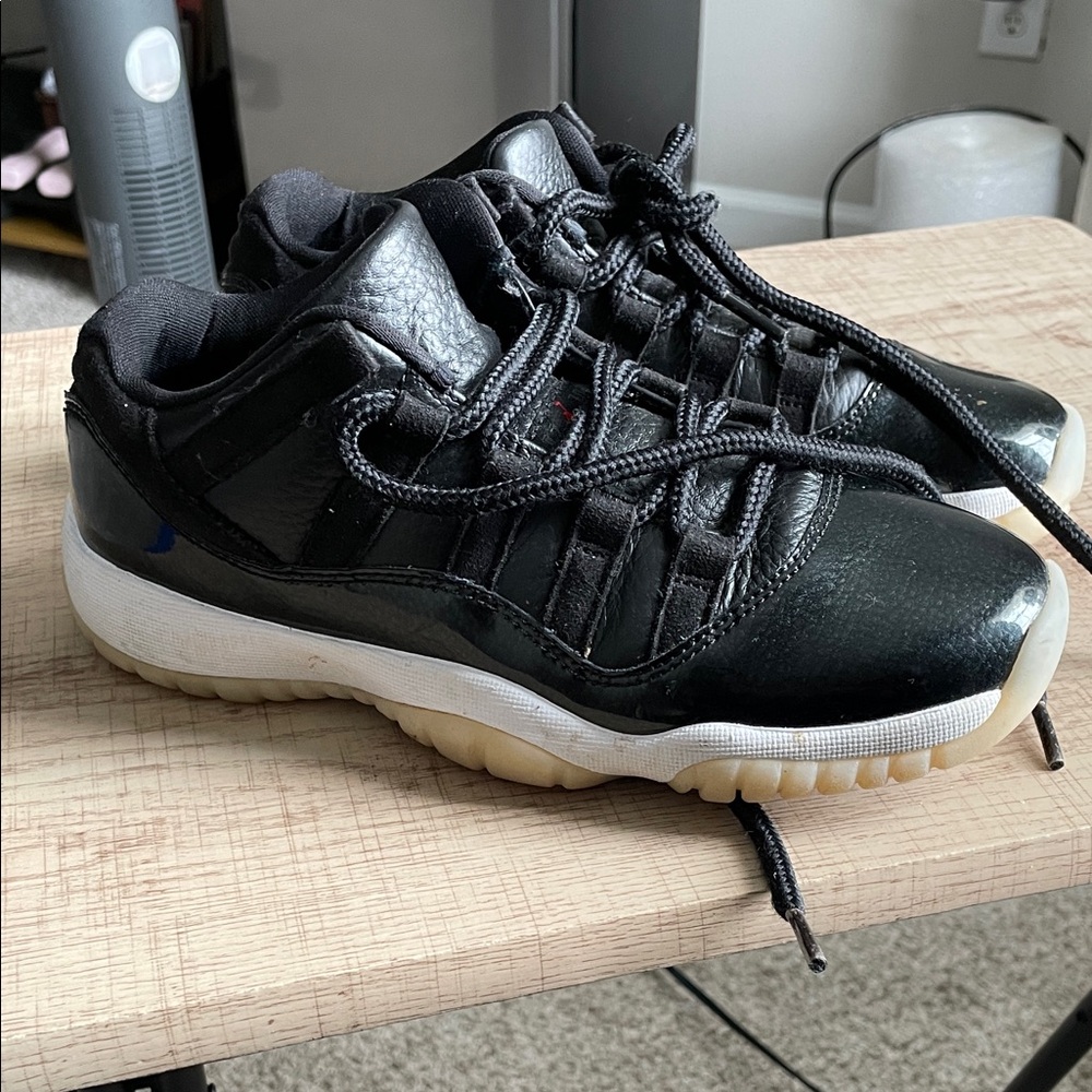 Jordan’s Black and White Sneakers Youth